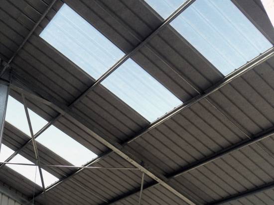 Pose tole translucide bac acier 5 ondes