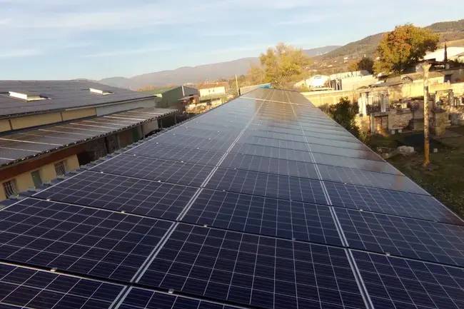 hangar-ouvert-photovoltaïque-714-m-2