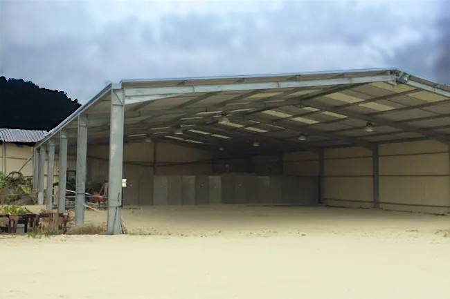 Dimensions d'un bâtiment de 900m² bardé de deux côtés