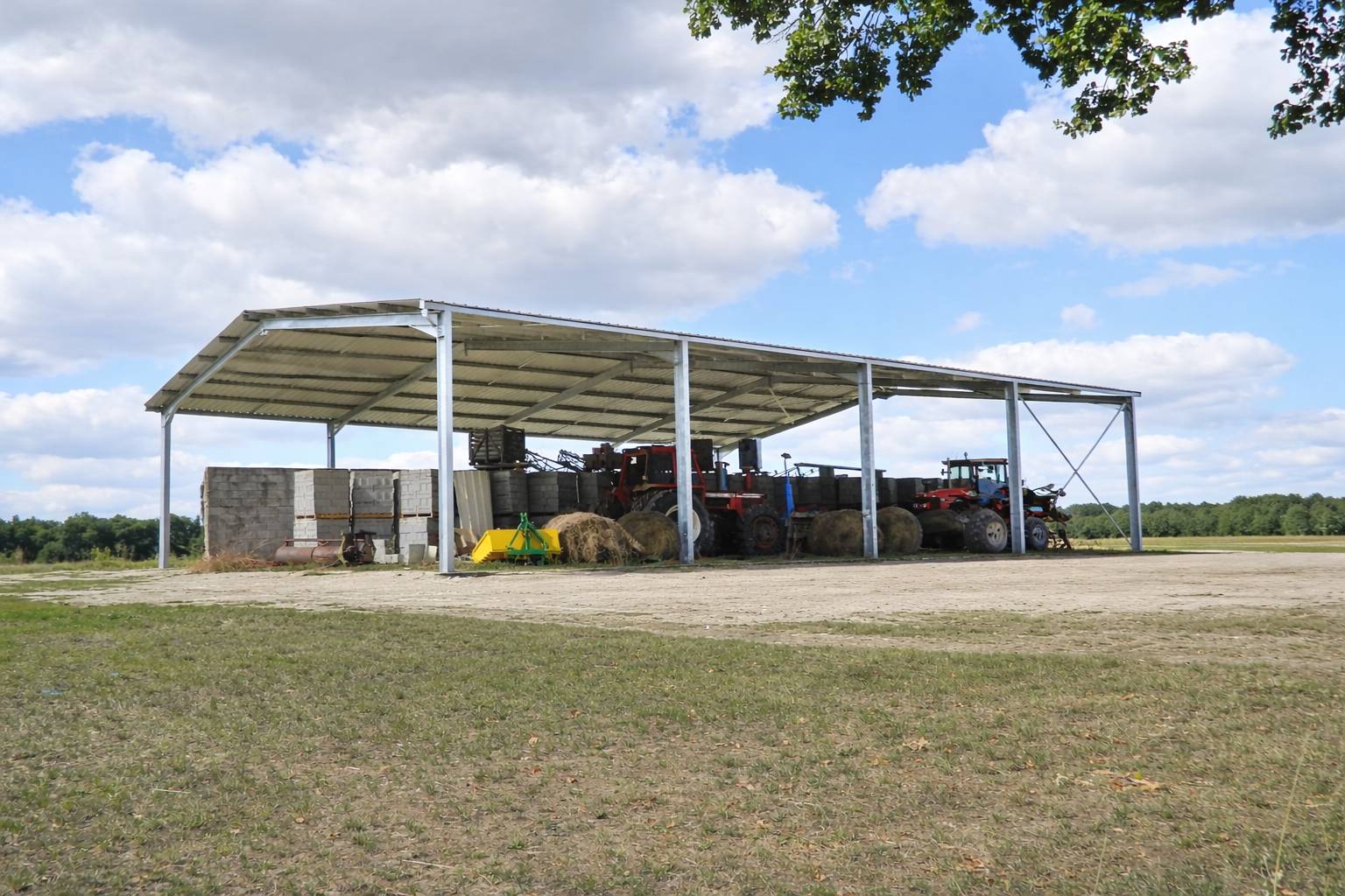 Bâtiment-en-kit-de-400-m-2-avec-chéneaux-&-régulateur-de-condensation-400-m-2