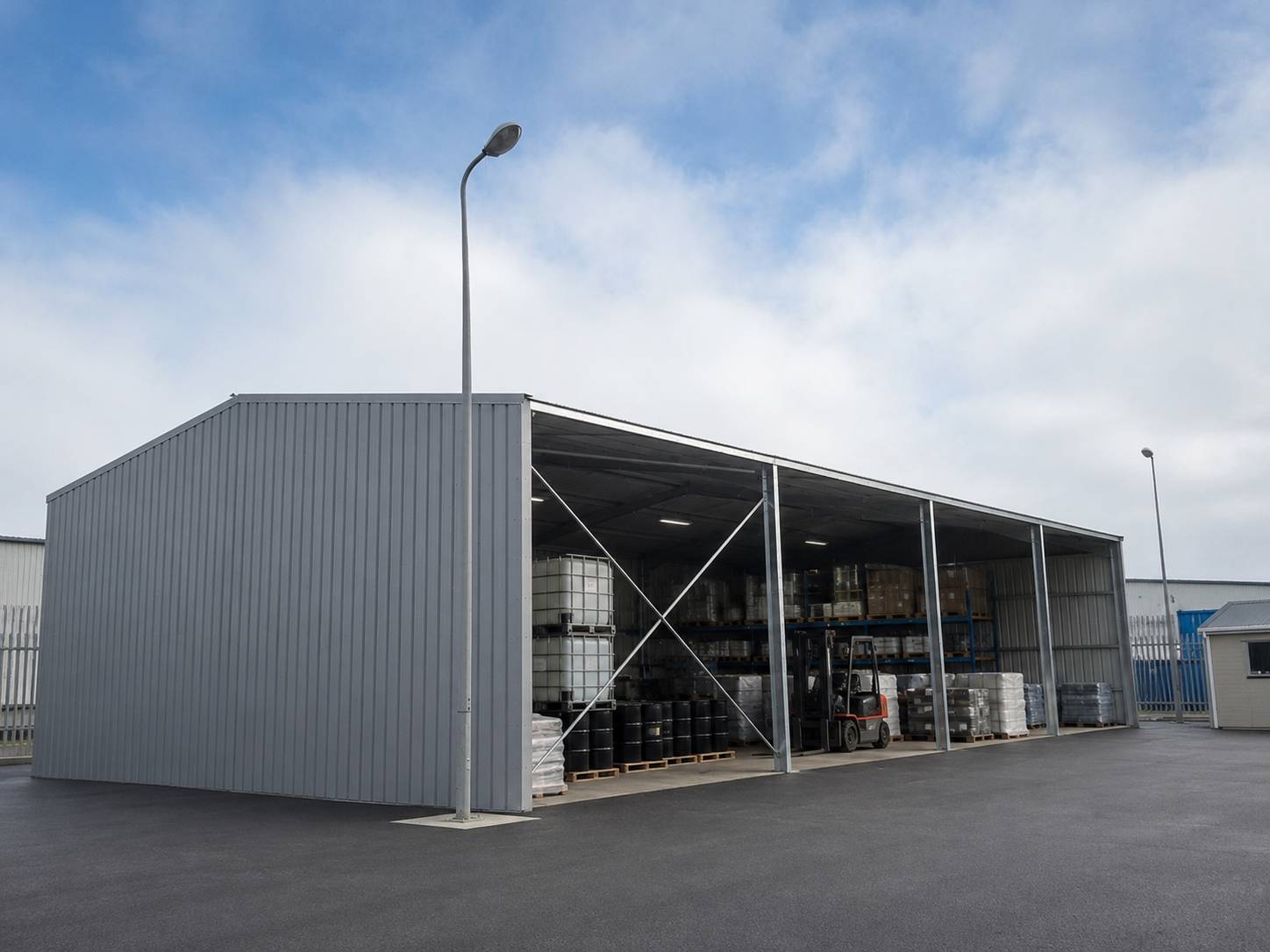 batiment-industriel-barde-3-cotes-300-m-2