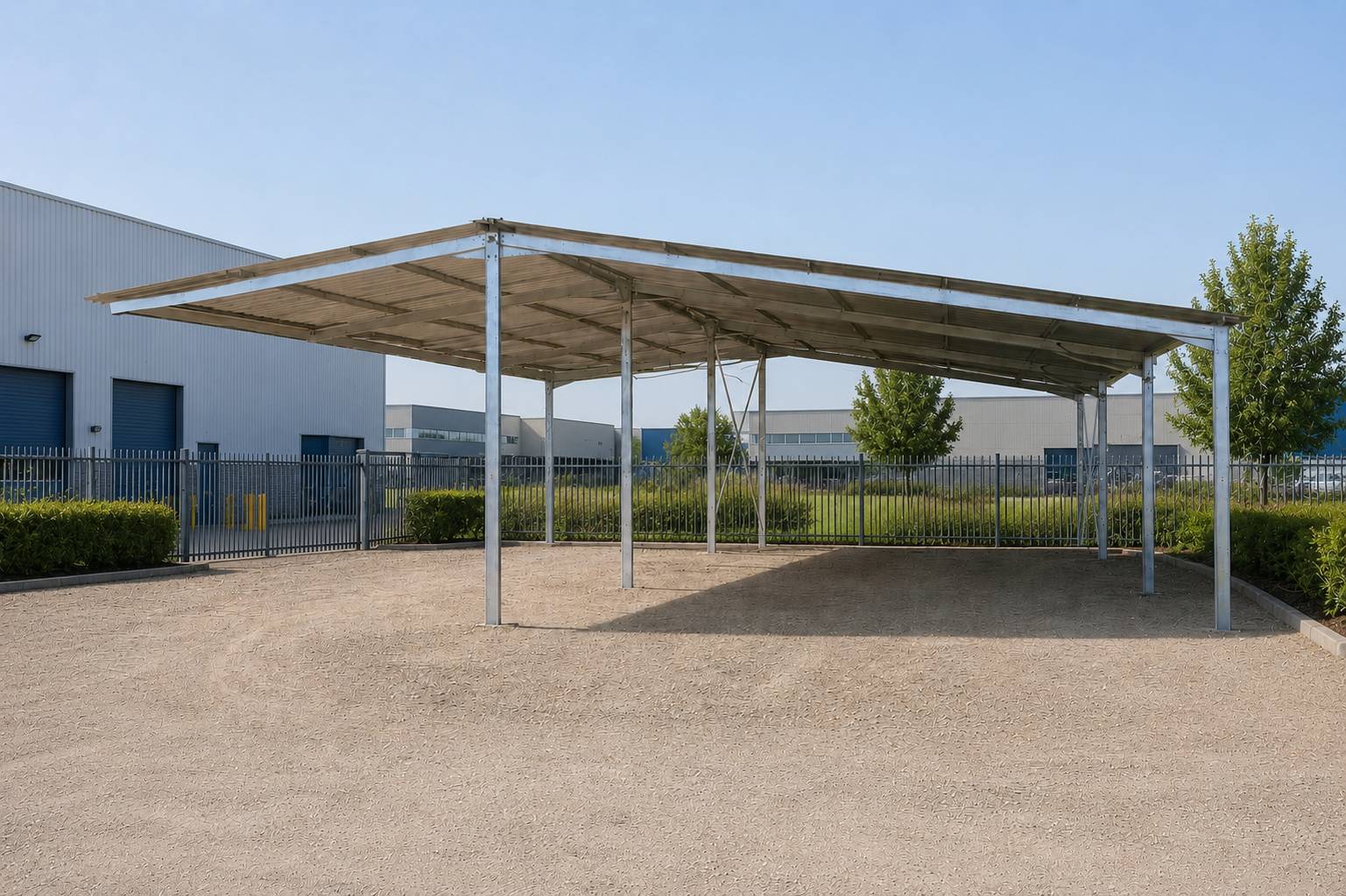 Bâtiment industriel monopente de 200 m² avec auvent, en acier galvanisé