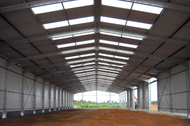 Bâtiment indusriel en kit de 988.8m² bardé de 3 côtés