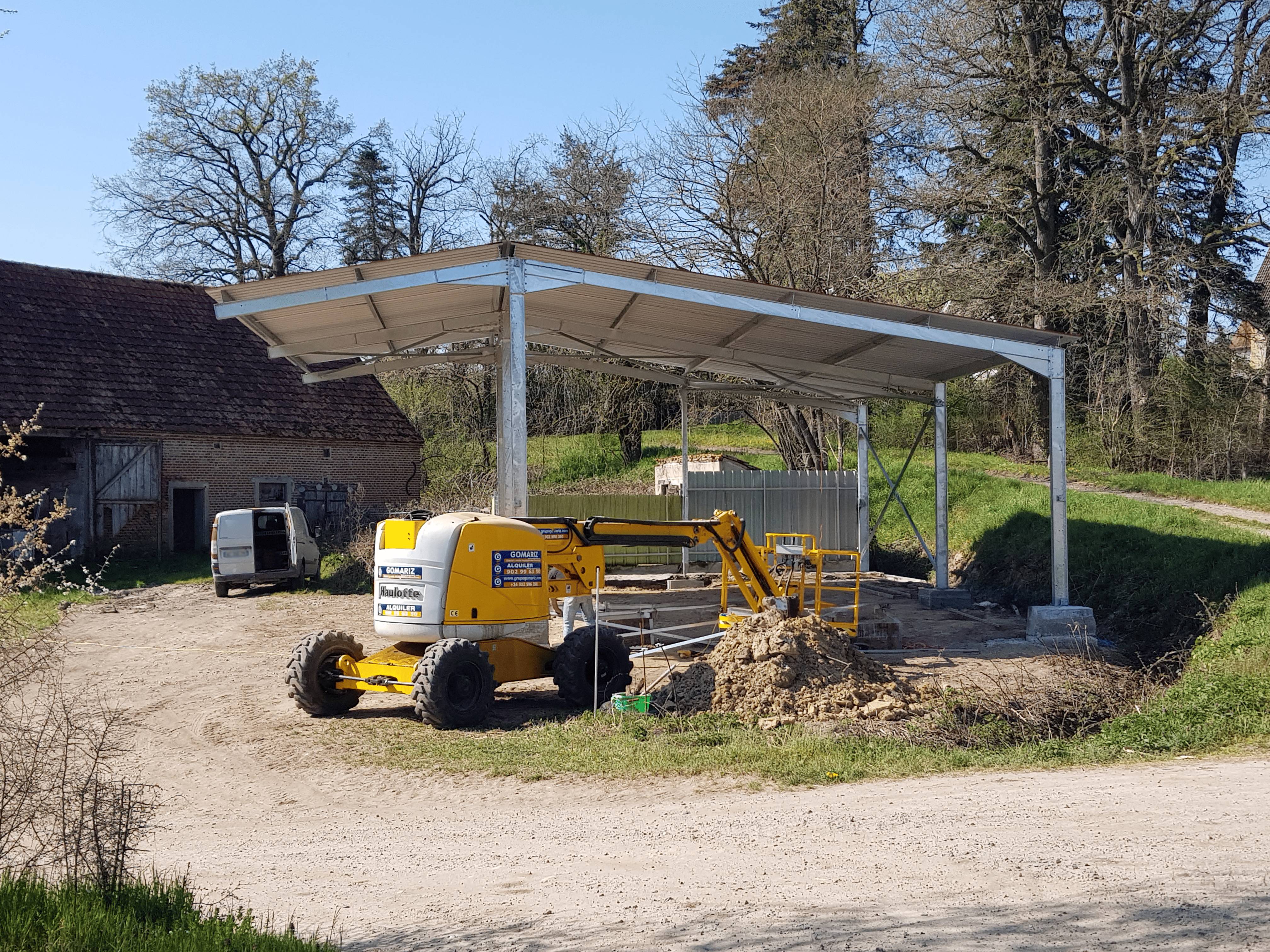 Hangar-en-kit-ouvert-de-210-m-2-pour-le-stockage-avec-auvent-de-4-m
