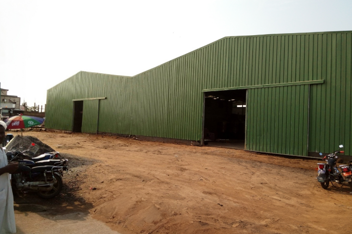 Bâtiment double de 1730m² dans un port en Afrique