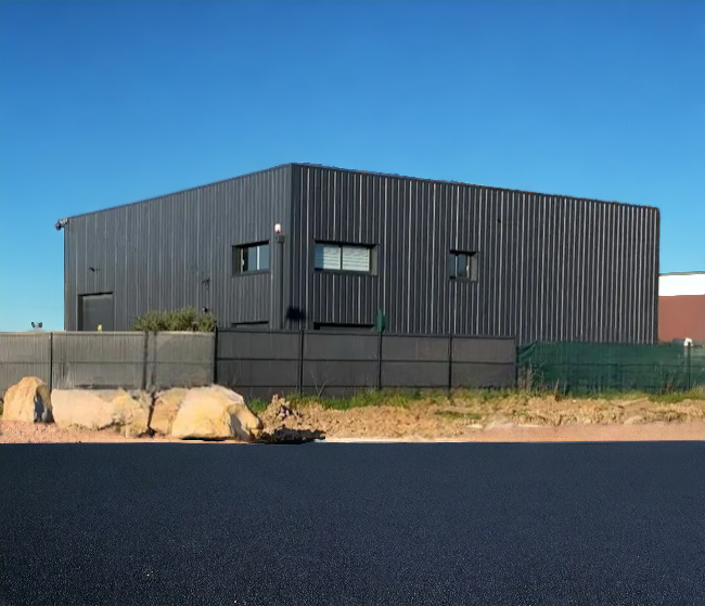 batiment-isolé-acrotère- ouvertures-380-m-2