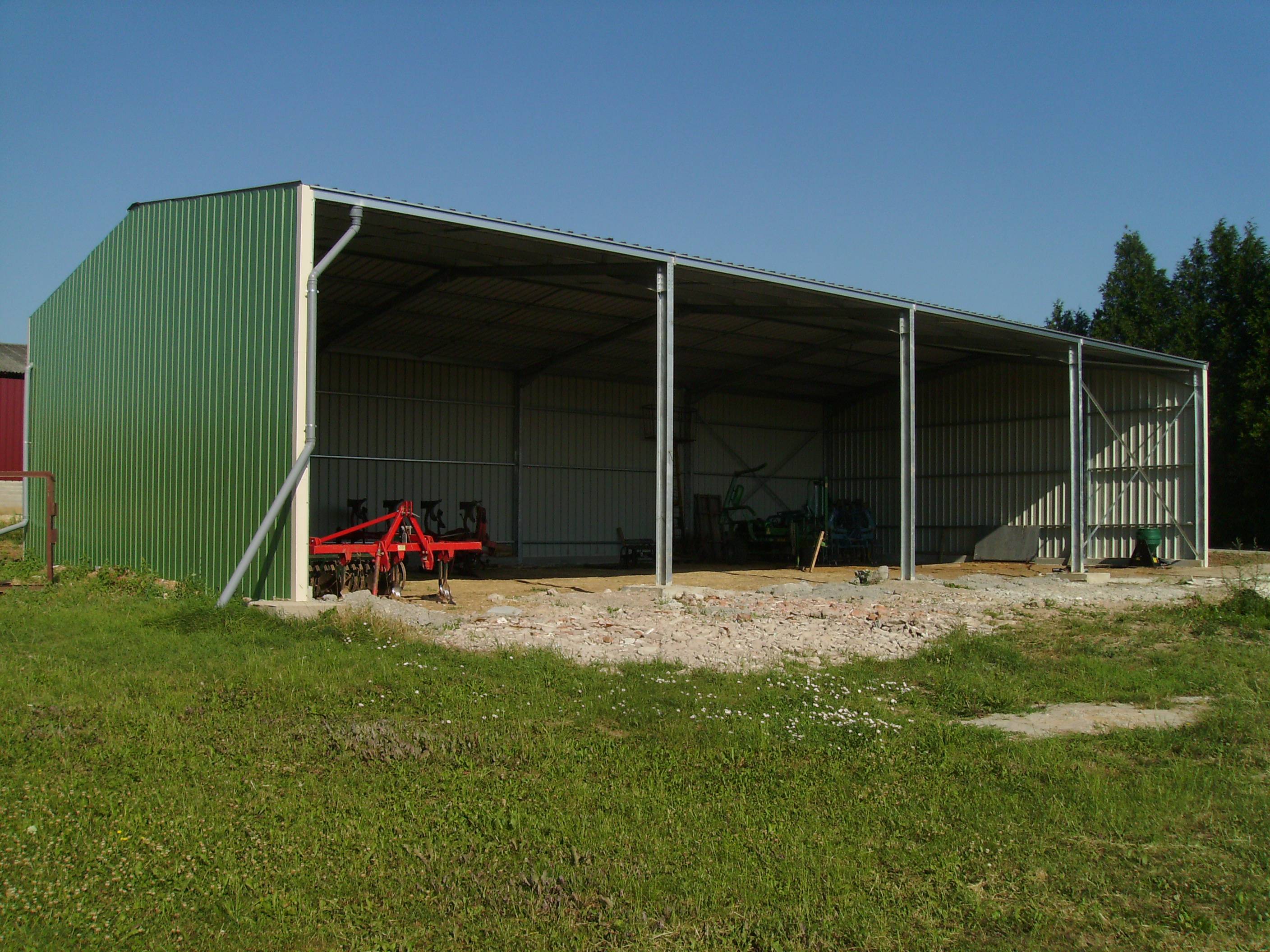 Bâtiment en kit bardé sur 3 côtés de 300m²