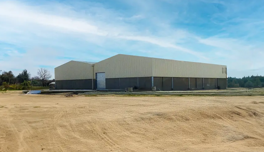 Bâtiment en kit à usage logistique de près de 1500m² vue extérieure