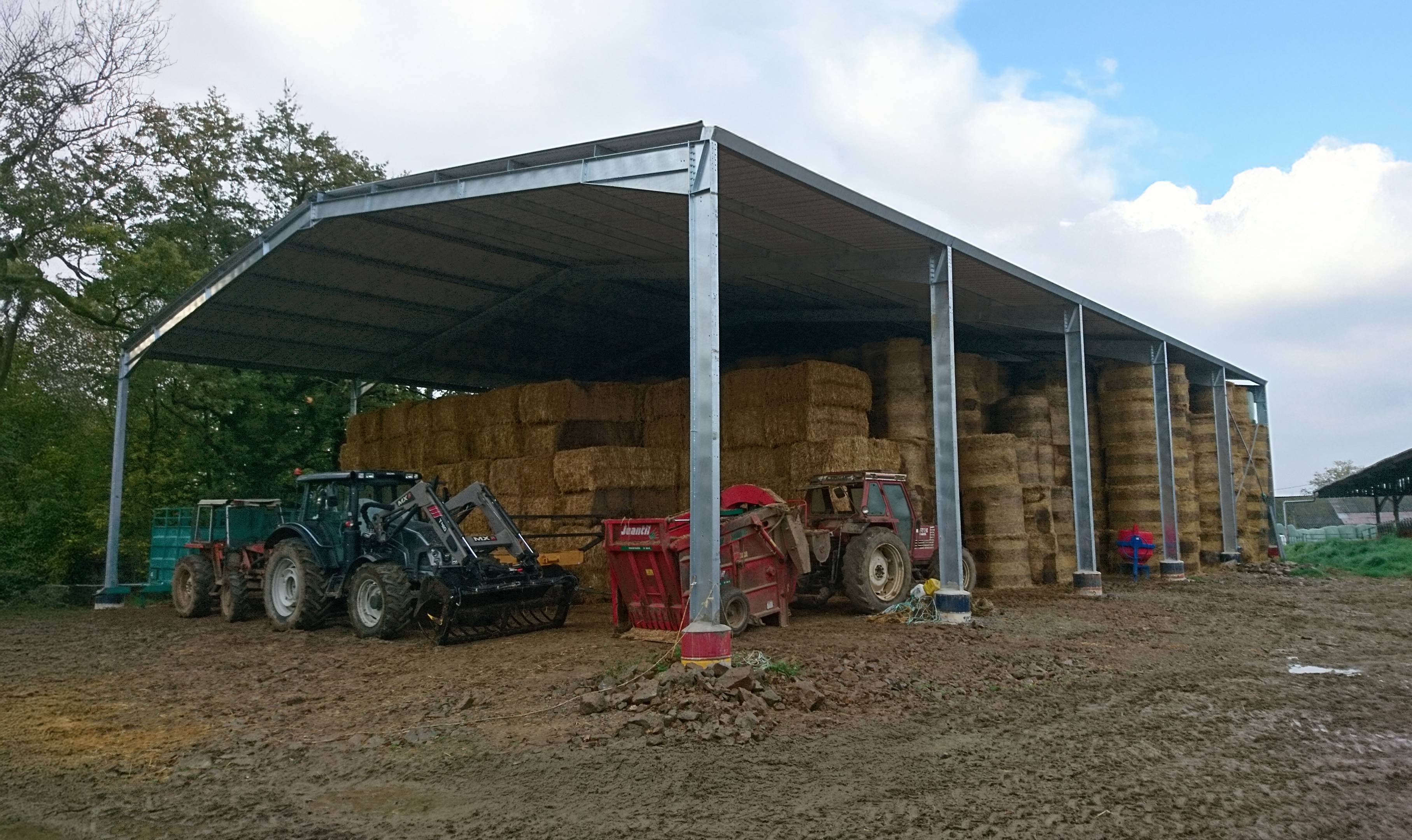Hangar-métallique-en-kit-de-620-m-2-pour-le-stockage-agricole-ou-industriel