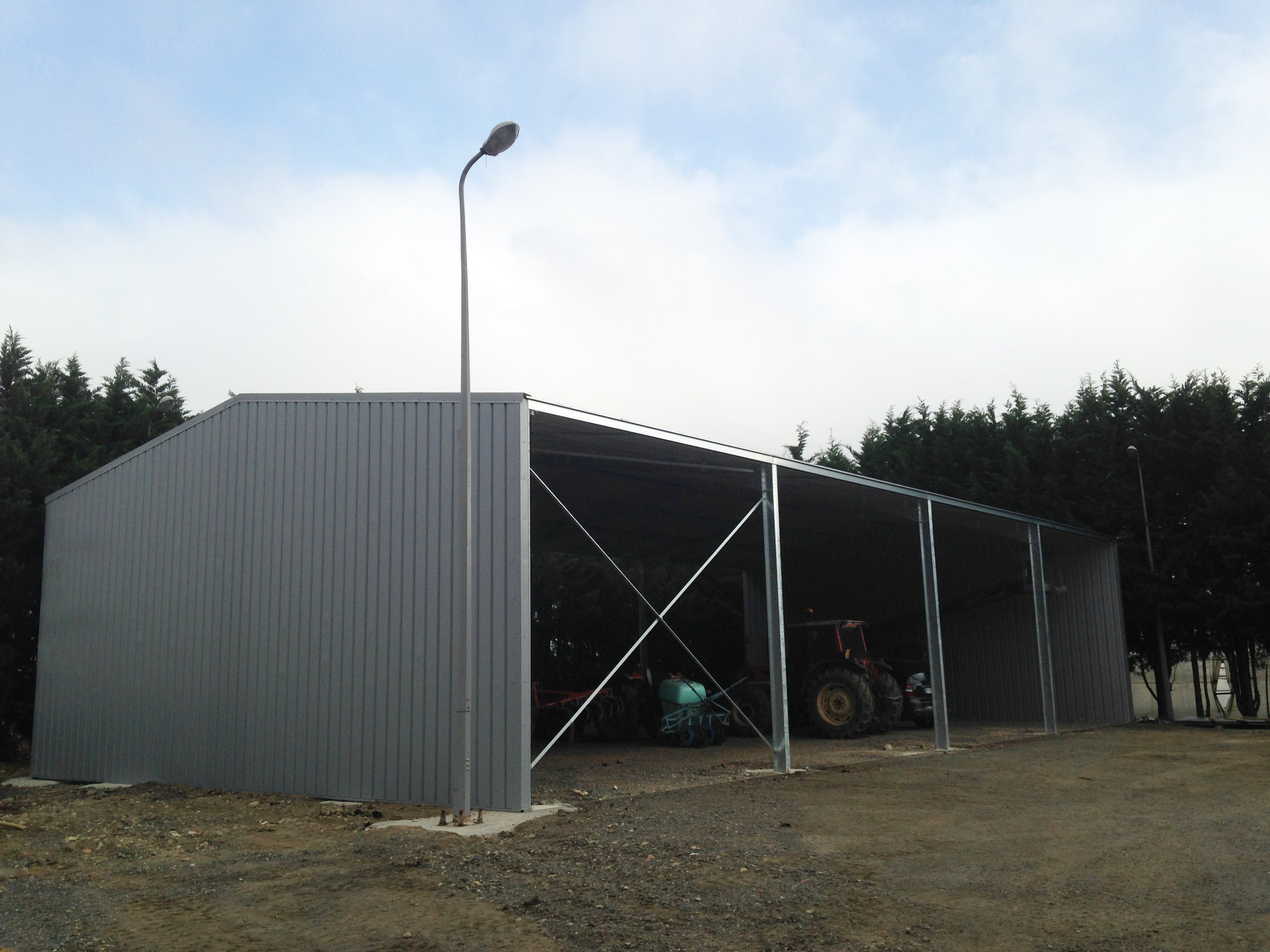 batiment-barde-3-cotes-300-m-2