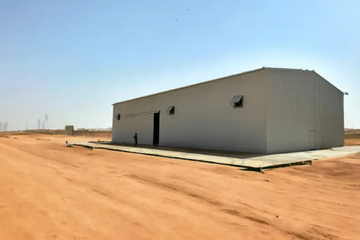 Dimensions batiment en kit fermé de 741.6m²: strucuture galvanisée à chaud, couverture et bardage tôles 1er choix 5ondes renforcées à usage de magasin de stockage