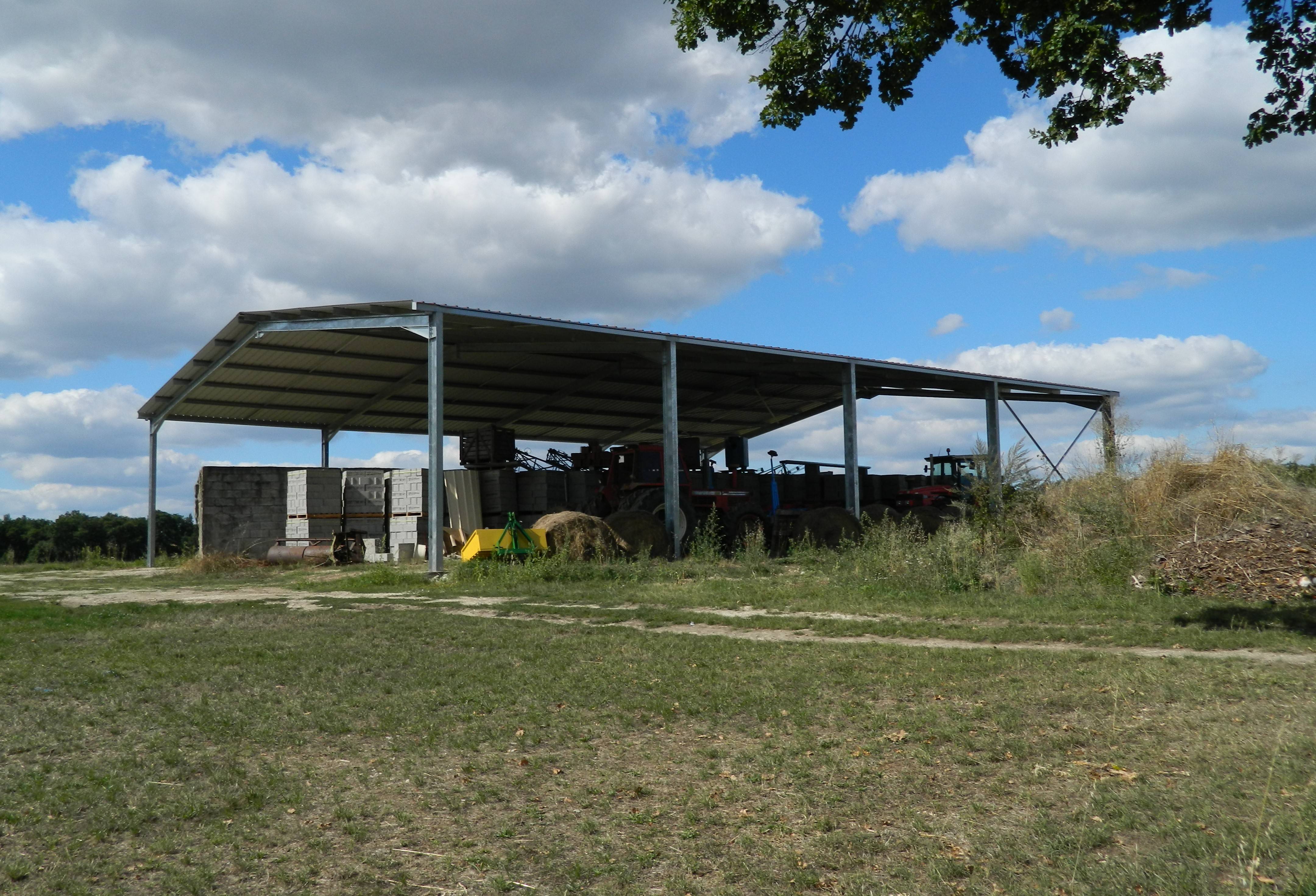 Bâtiment-en-kit-de-400-m-2-avec-chéneaux-&-régulateur-de-condensation-400-m-2