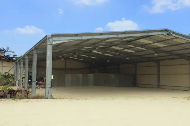 Bâtiment en kit de 900m² vue extérieure