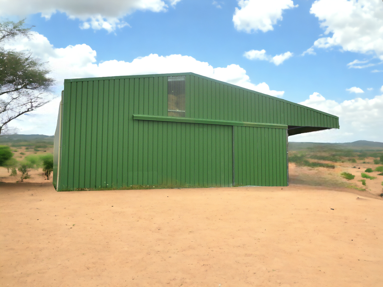 Bâtiment en kit pour le secteur agroalimentaire: 996m² avec un auvent de 4m de large, d'une structure en acier galvanisée, couverture et bardage en tôles 1er choix