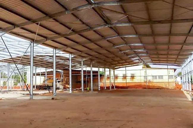 Entrepôt logistique galvanisé de 988.8m²