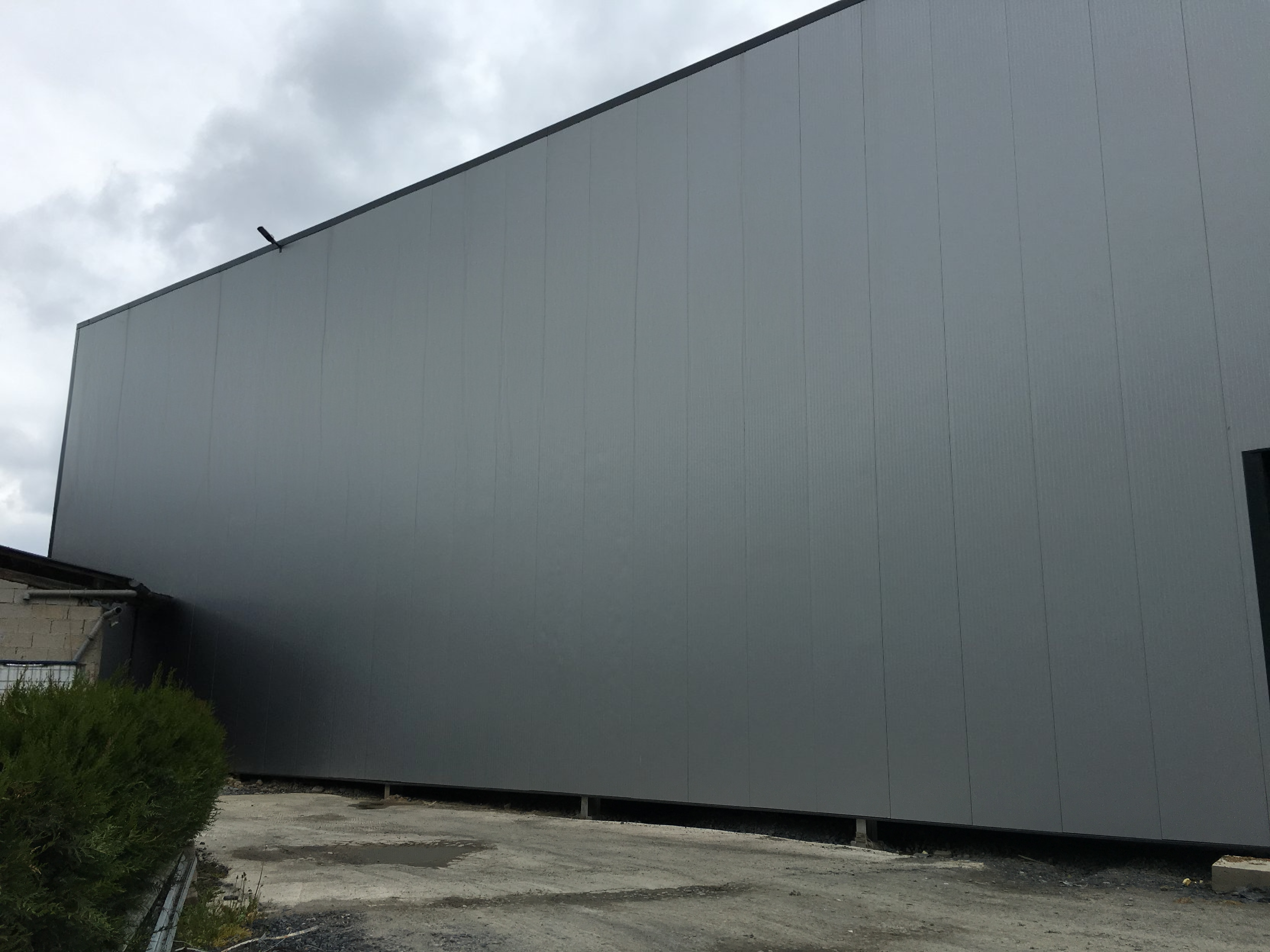 entrepot-620-m-2-isole-panneaux-sandwich