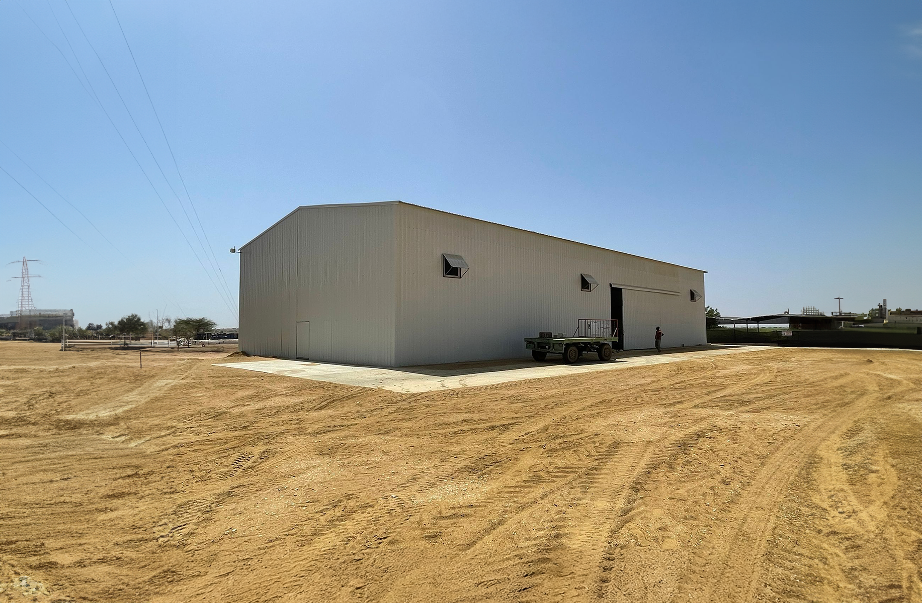 Bâtiment galvanisé 865m² avec porte coulissante