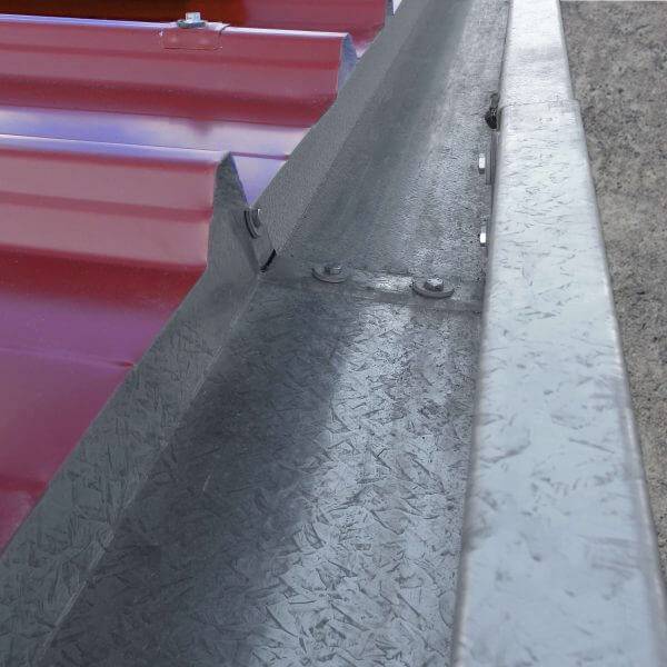 Montage chéneau de toiture embouti innovant galvanisé