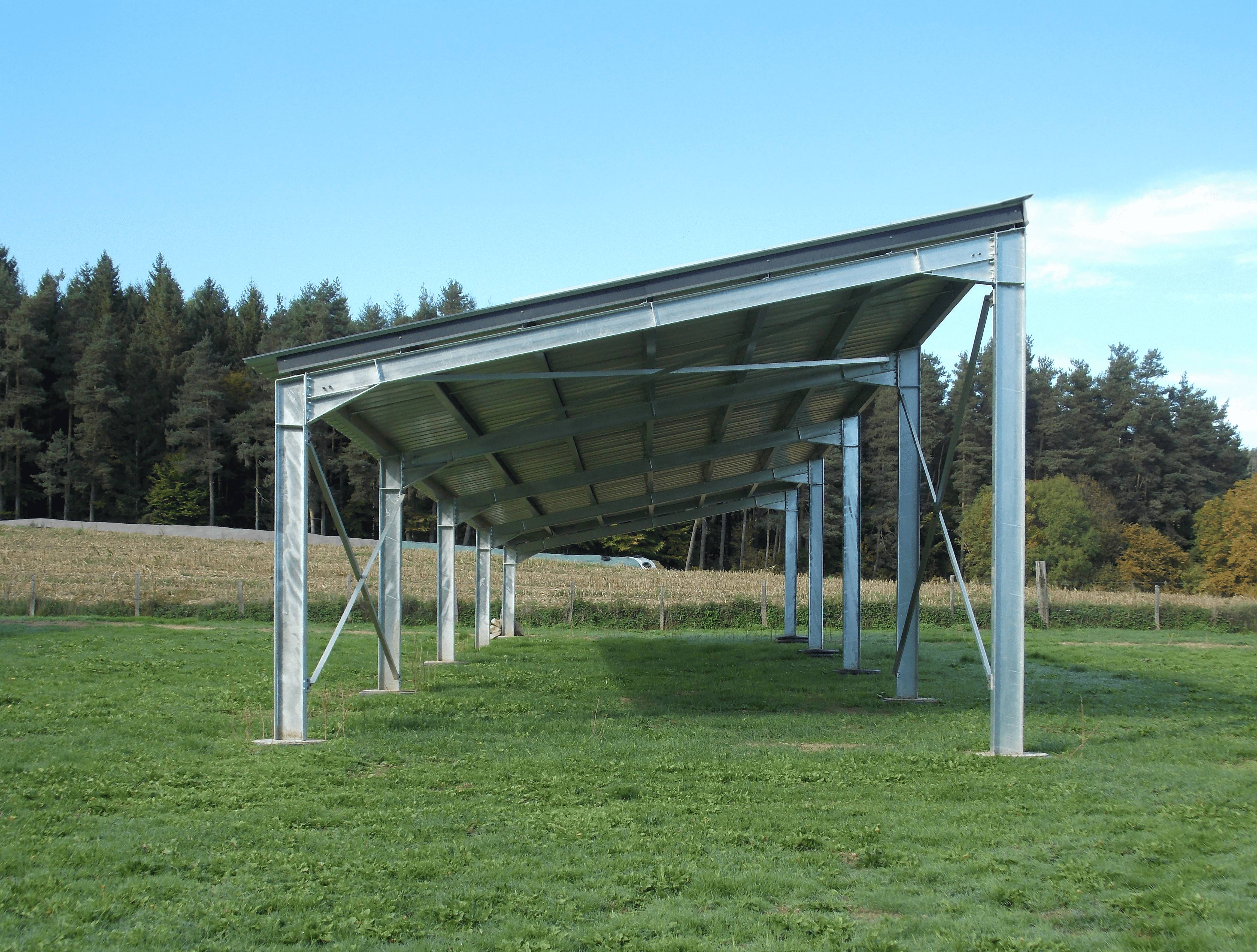 batiment-monopente-renforce-panneaux-photovoltaique