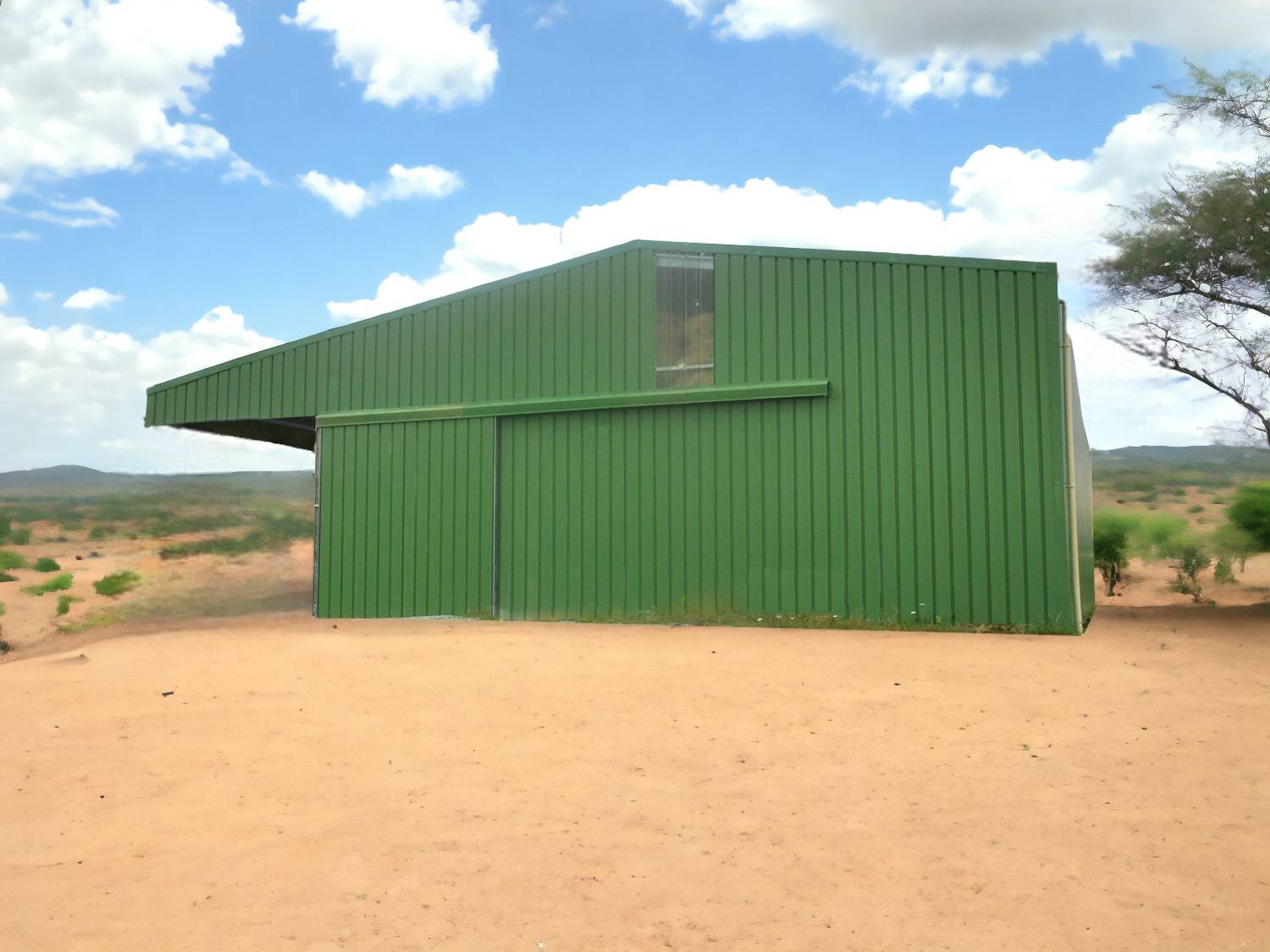 Bâtiment en kit pour le secteur agroalimentaire: 996m² avec un auvent de 4m de large, d'une structure en acier galvanisée, couverture et bardage en tôles 1er choix