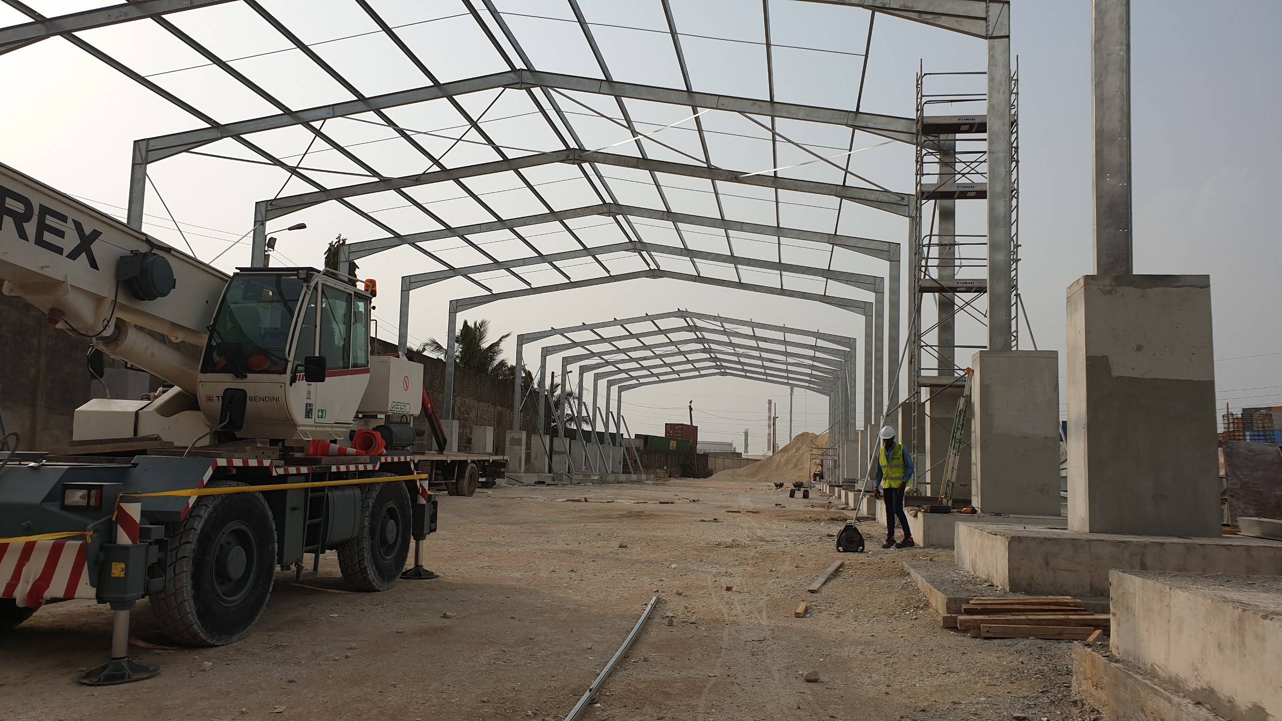 Installing Steel building in Ivory Coast for LafargeHolcim CI