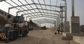 Montage charpente métallique en Côte d'Ivoire Installation d'un bâtiment en kit en Côte D'Ivoire pour LafargeHolcim CI