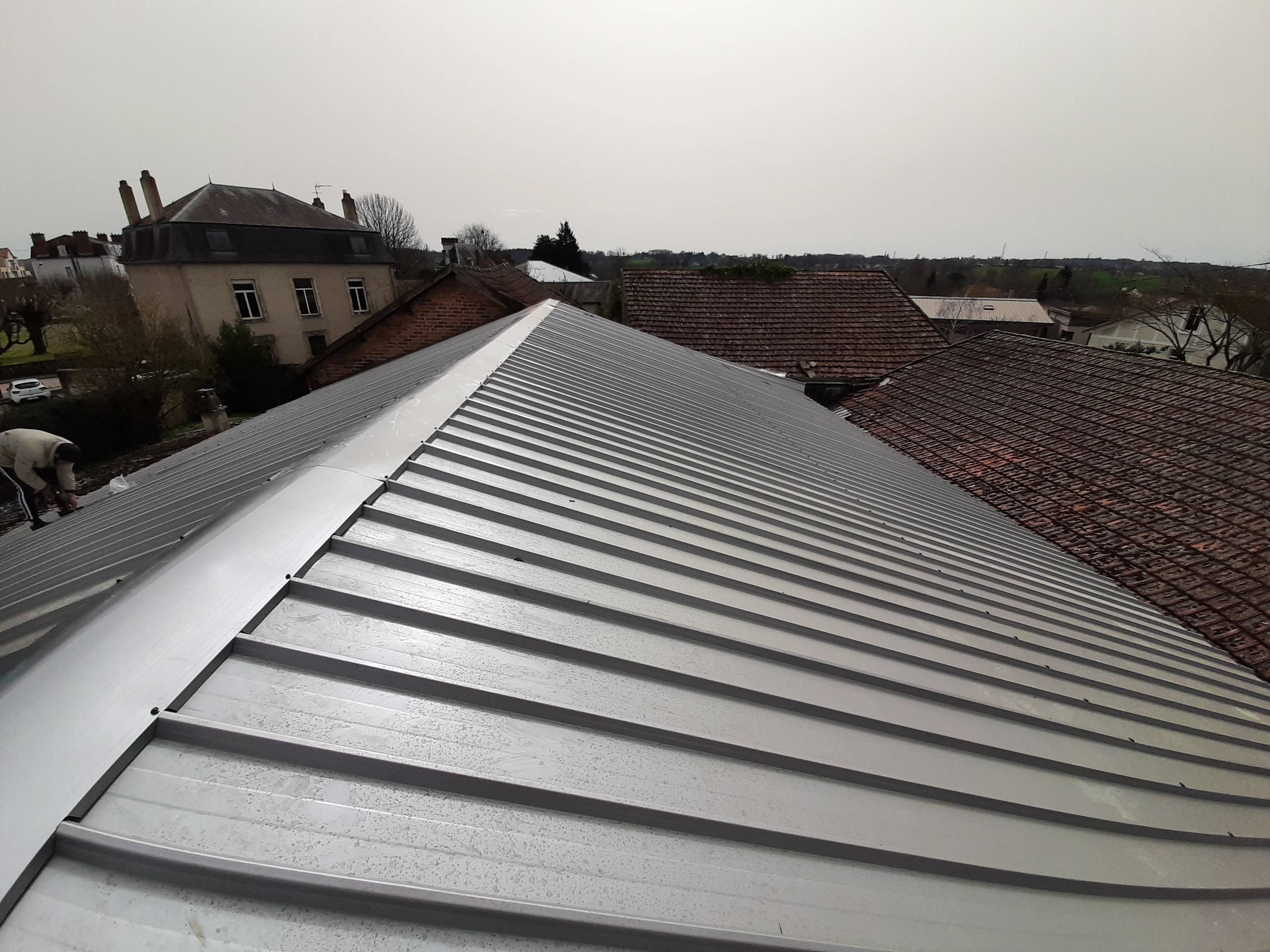 Construction : toiture avec tôles bac acier à Oradour-sur-Glan, avis de M. Delage
