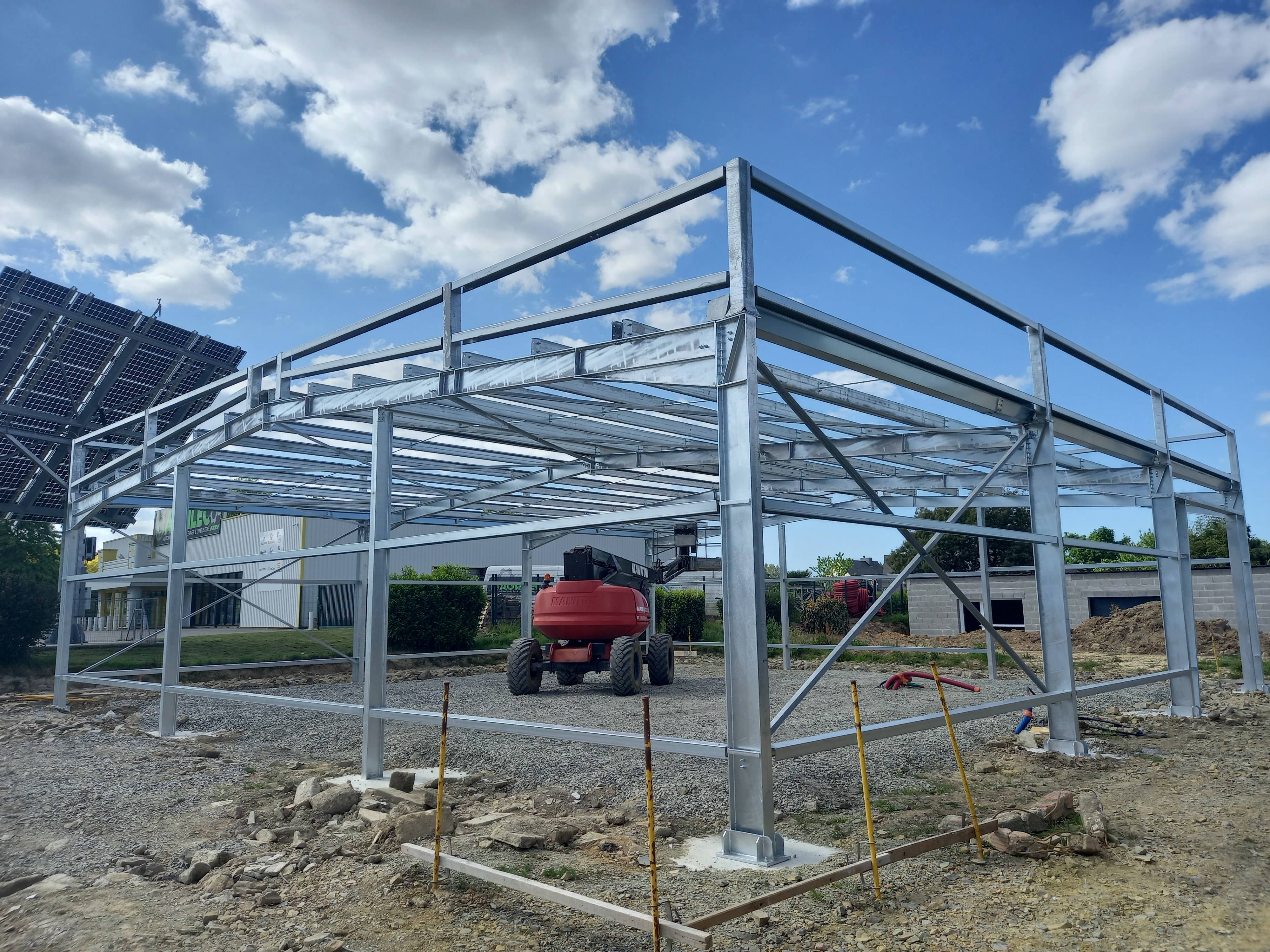 Bâtiment industriel pour le secteur Domotique et Sécurité à Caulnes : Témoignage de M. Burel