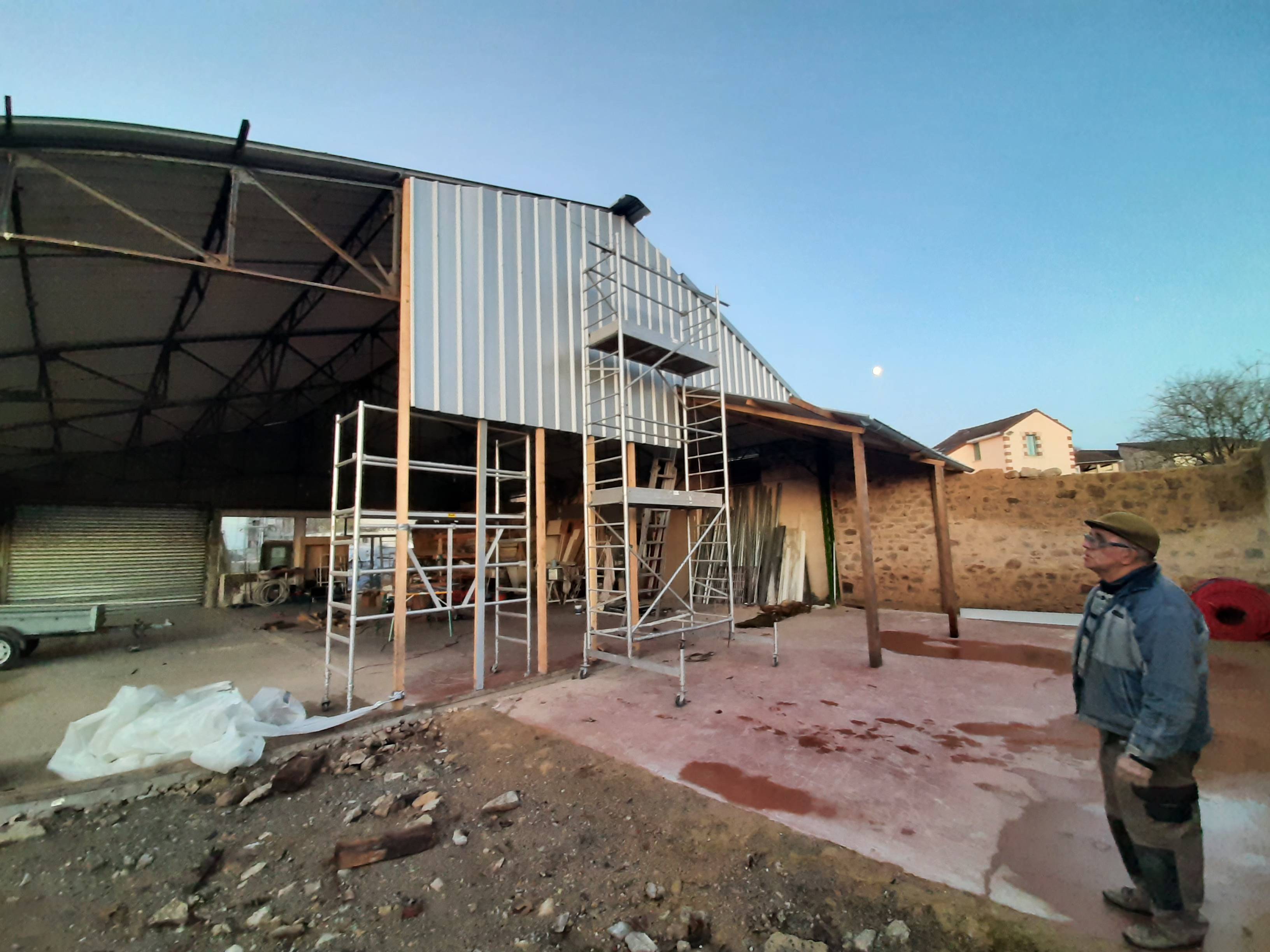 Construction : toiture avec tôles bac acier à Oradour-sur-Glan, avis de M. Delage