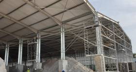 Bâtiment de stockage en kit pour LafargeHolcim CI Lafarge Holcim Côte d'Ivoire: Installation d'un bâtiment en kit industriel pour le stockage