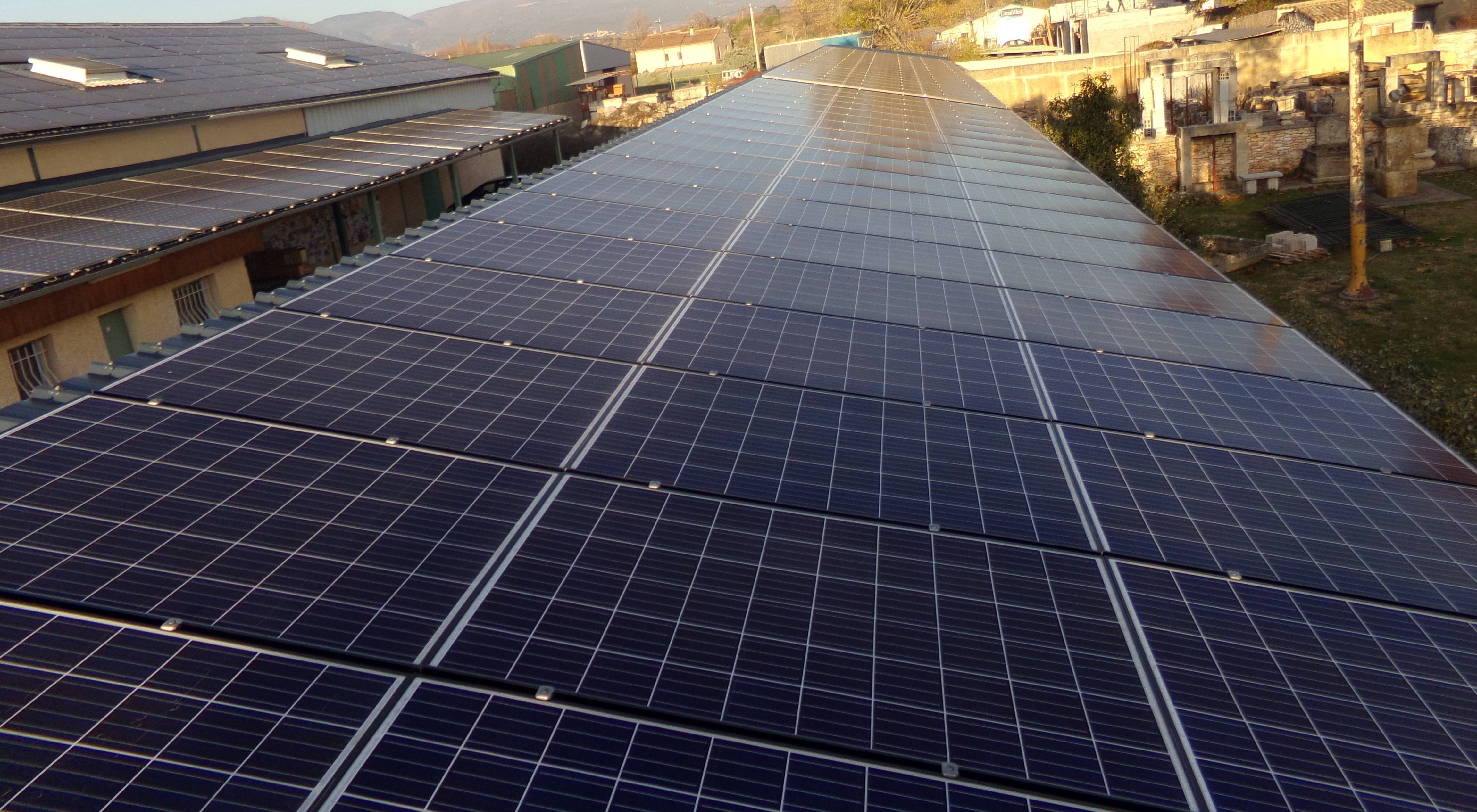 photovoltaique-dans-batiments-industriels