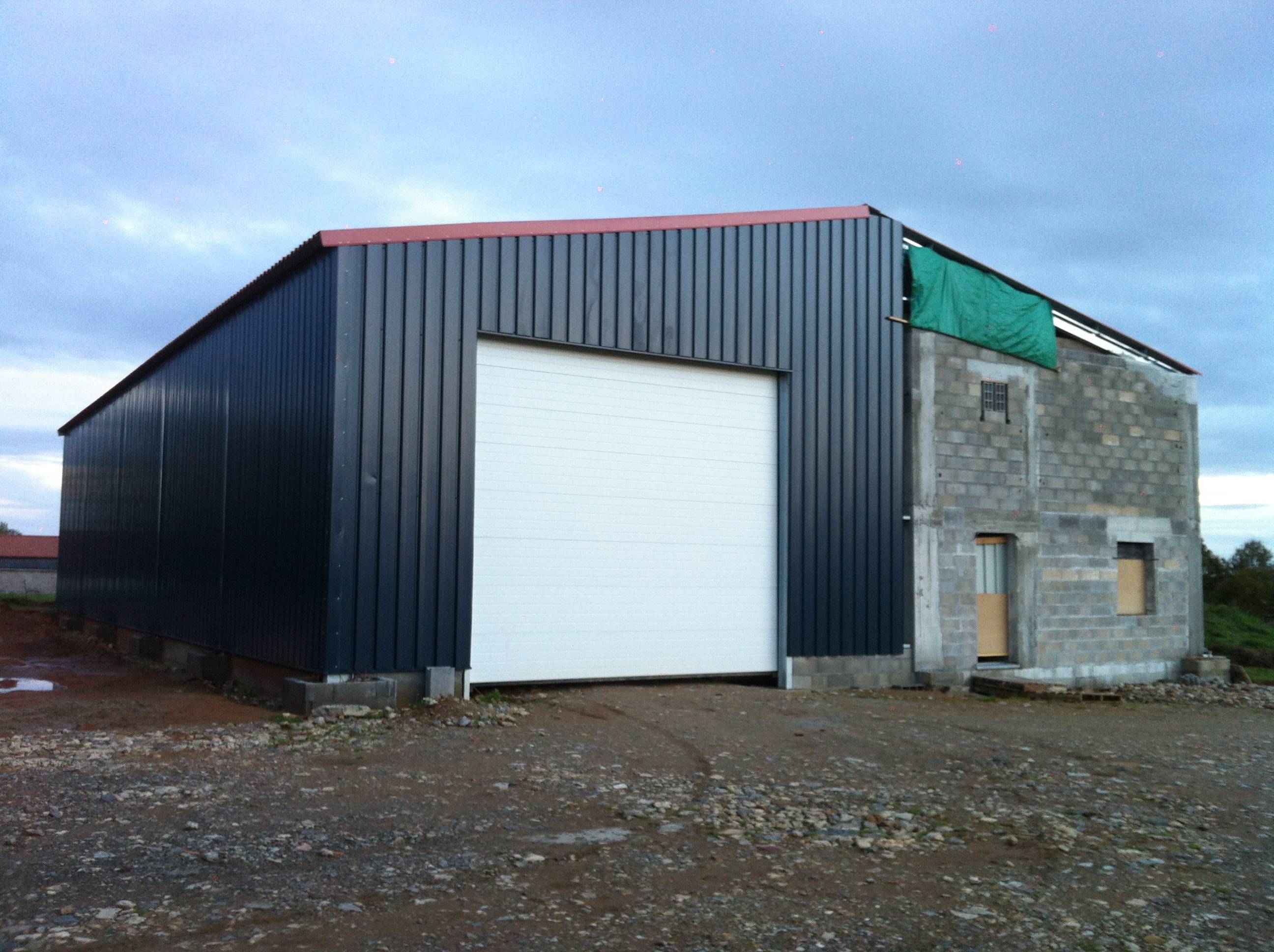 Hangar métallique pout entreprise artisanale montée