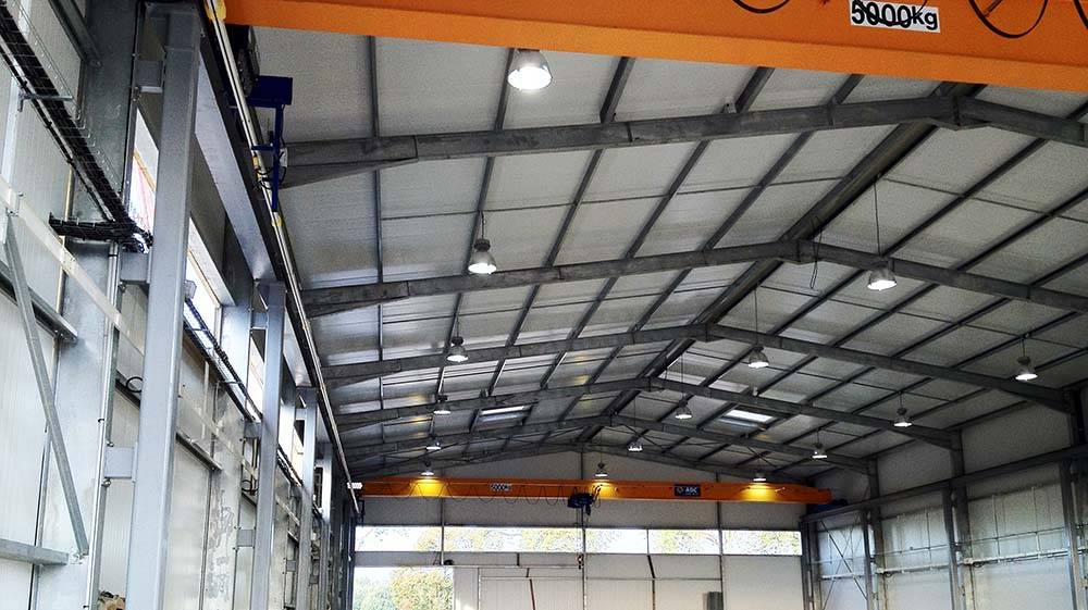 Bridge crane in an industrial building