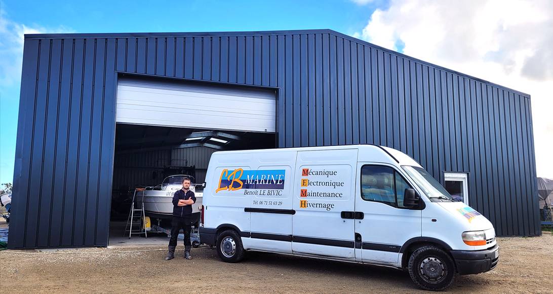 Hangar métallique en kit batimentsmoinschers.com pour une activité de chantier naval