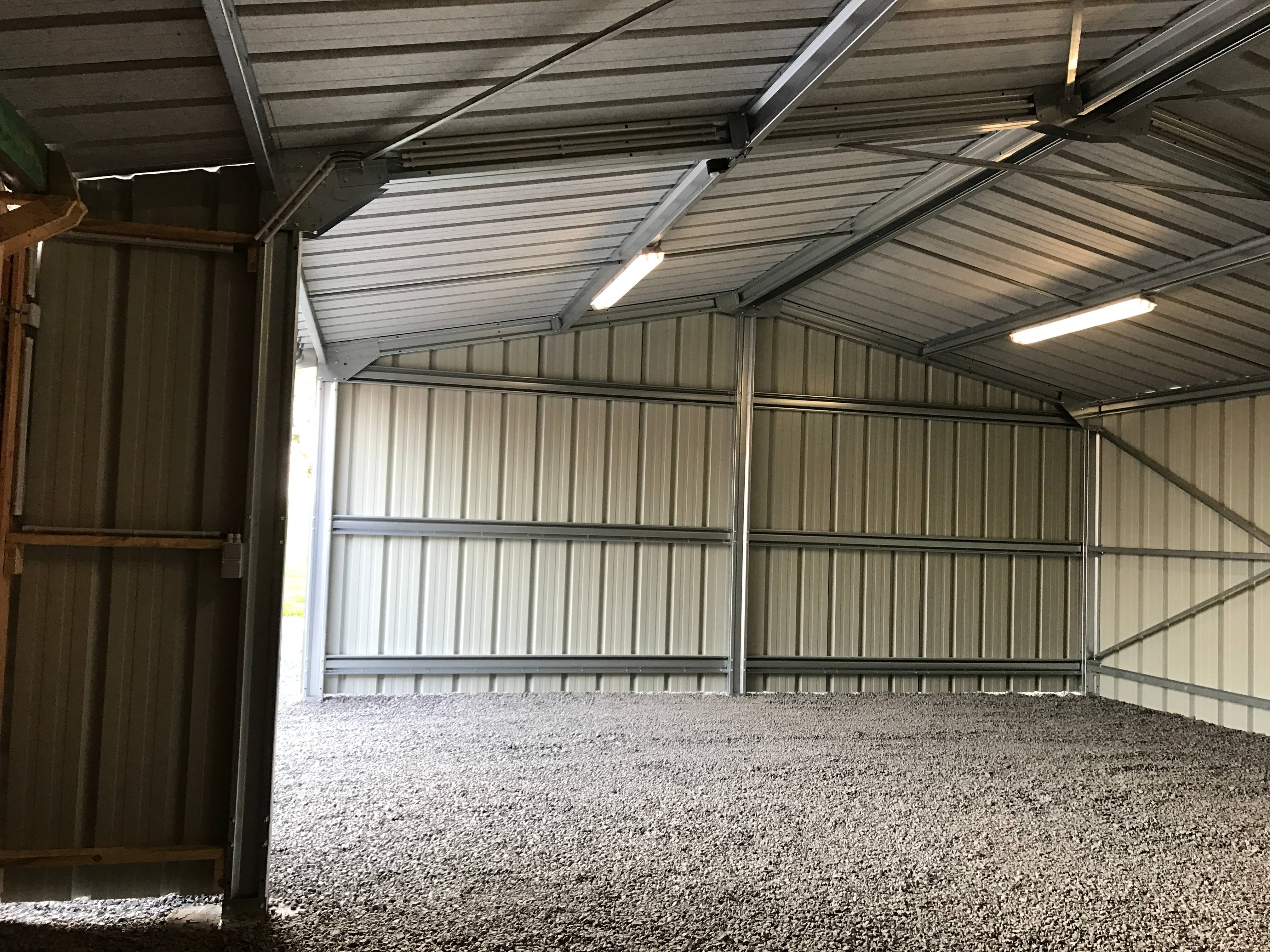 Vue d'un abri bardé sur 3 côté