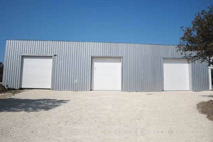 Bâtiments à prix bas et en stock, rapidement chez vous !