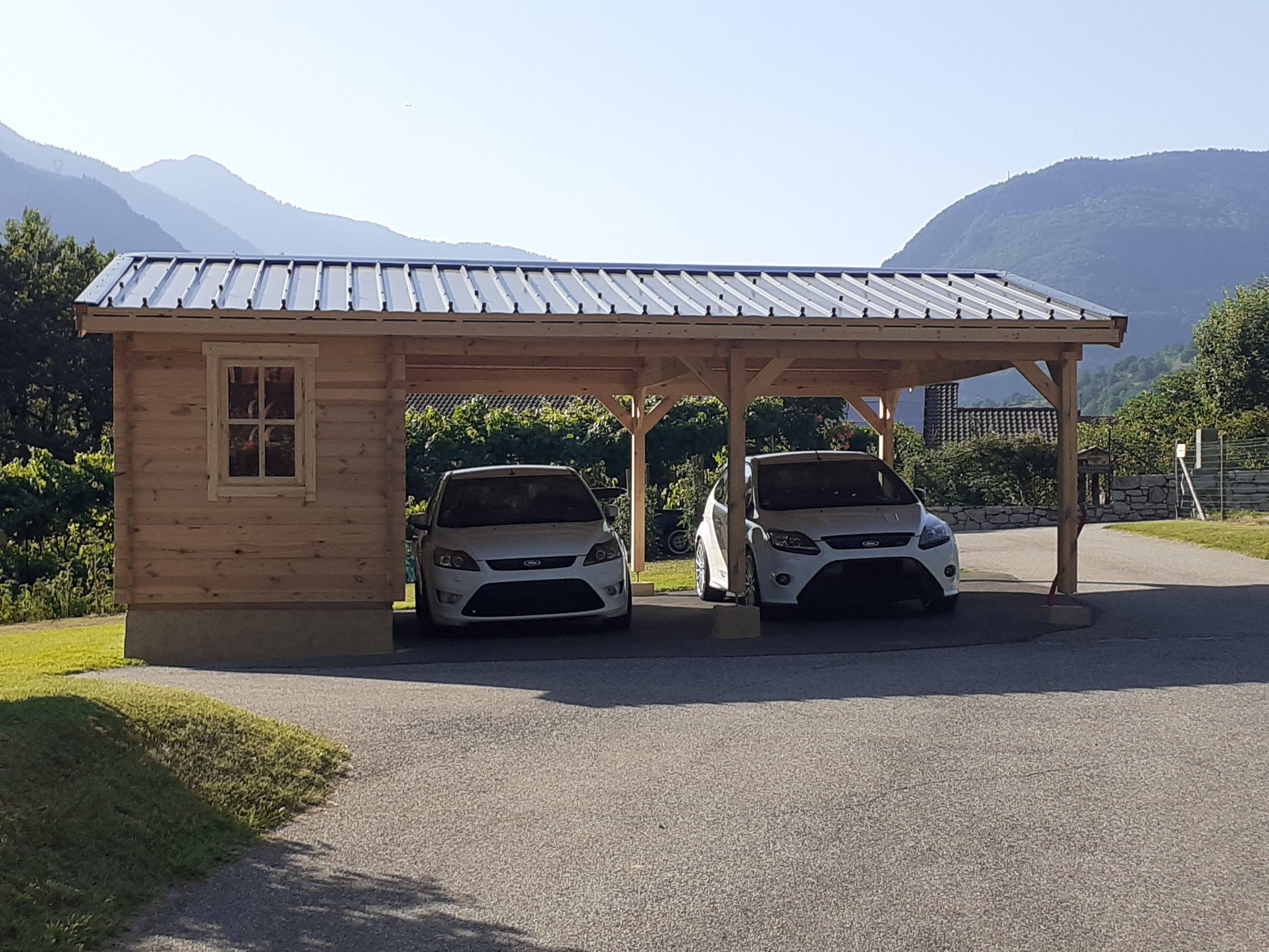 Photos du carport de M. Rouby, mettant en évidence les tôles bac acier.