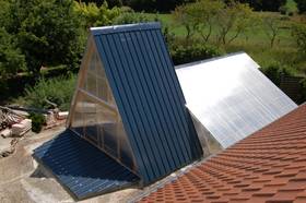 DES TÔLES DE TOITURE ROBUSTES MAIS SIMPLES À METTRE EN PLACE