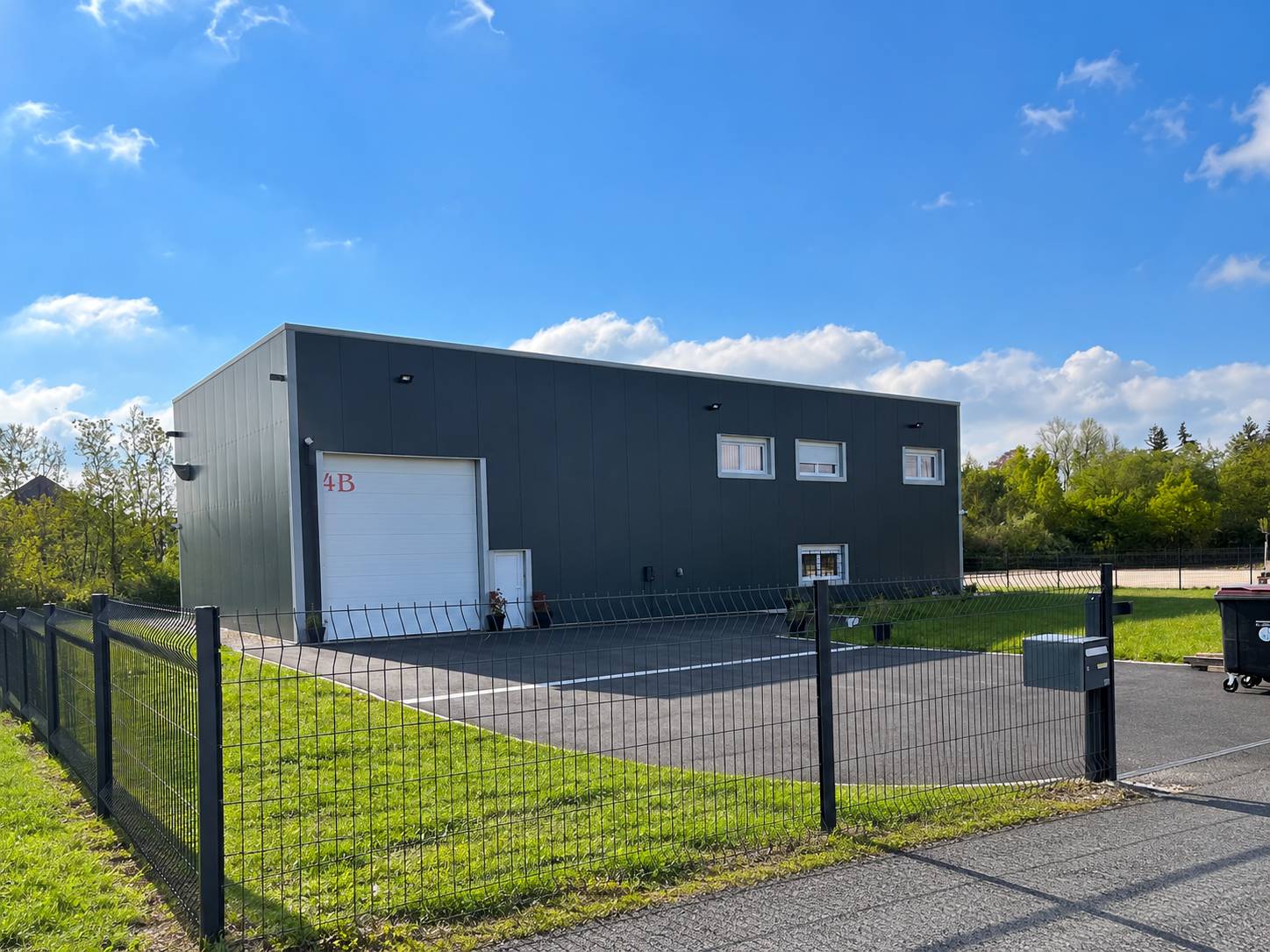hangar-metallique-locaux-commerciaux