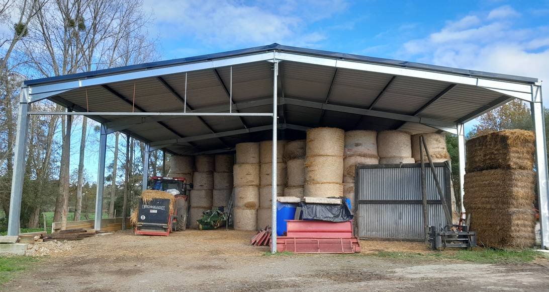 bâtiment agricole galvanisé pour stockage de paille et fourrage