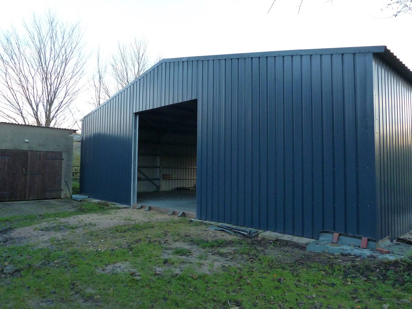 Photos Bâtiment métallique  fermé 4 coté avec porte en Allemagne