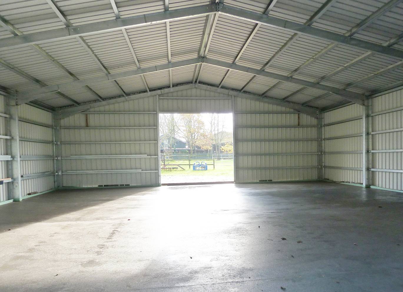 Photo d'intérieur Bâtiment métallique  fermé 4 coté avec porte en Allemagne