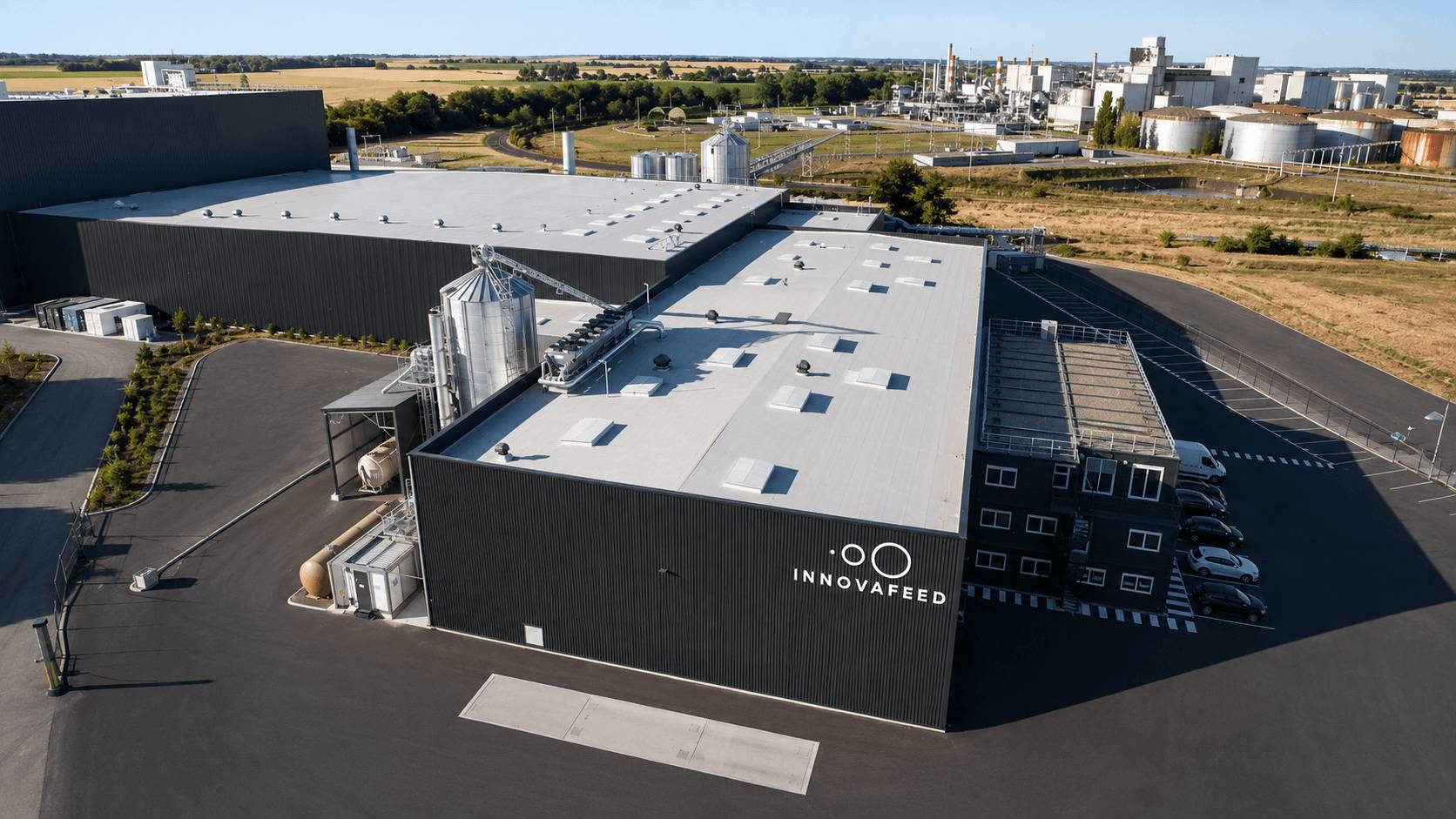Vue aérienne de l'usine métallique réalisée pour Innovafeed à Gouzeaucourt, Steel Shed for Business